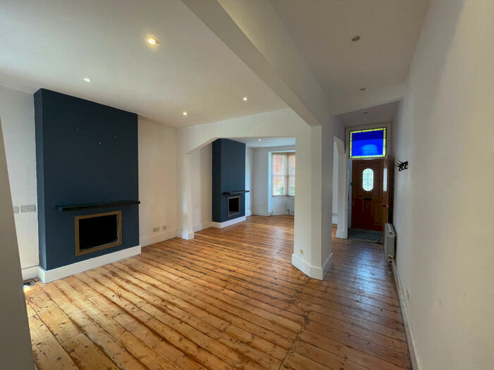 3 Bedroom House To Rent In Avenue Road, Central, SO14