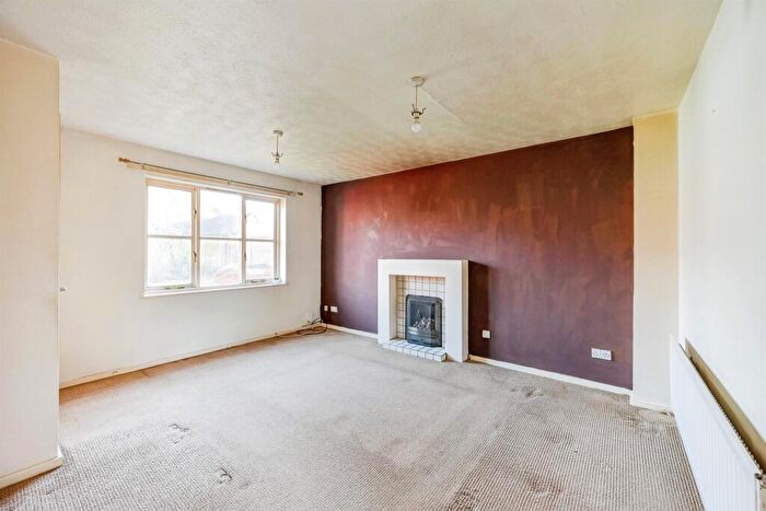 3 Bedroom End Of Terrace House For Sale In Maytree Close, Oakwood, Derby, DE21