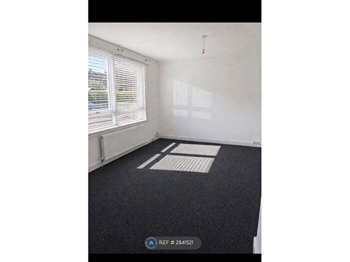 2 Bedroom Flat To Rent In Dunholm Road, Dundee, DD2