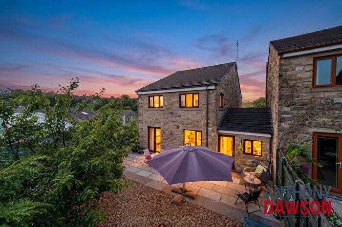 4 Bedroom Detached House For Sale In Lenches Road, Colne, BB8