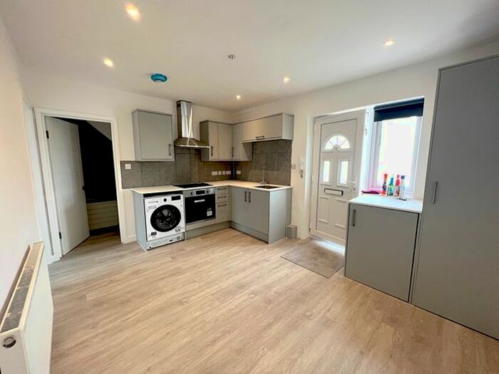 2 Bedroom Flat To Rent In Boundary Road, Hove, BN3