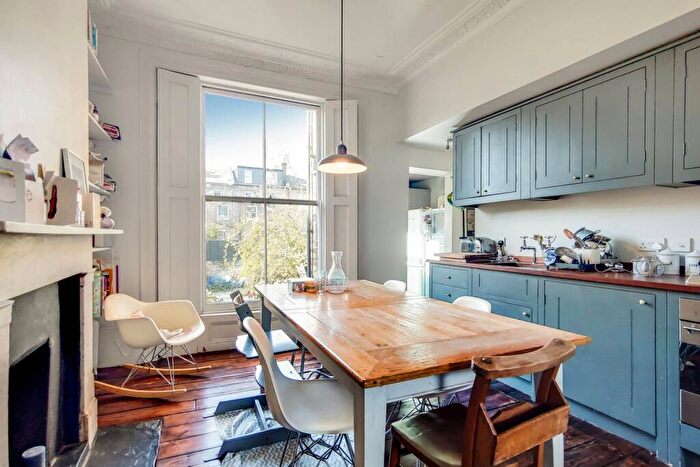 2 Bedroom Maisonette To Rent In Victoria Park Road, Victoria Park, London, E9