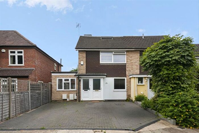 2 Bedroom Flat For Sale In Burnham Way, West Ealing, W13