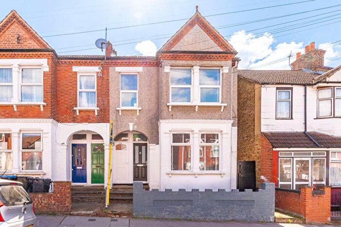 3 Bedroom Maisonette For Sale In Mersham Road, Thornton Heath, CR7