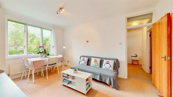 1 Bedroom Flat For Sale In Canberra Close, Hendon, London, NW4