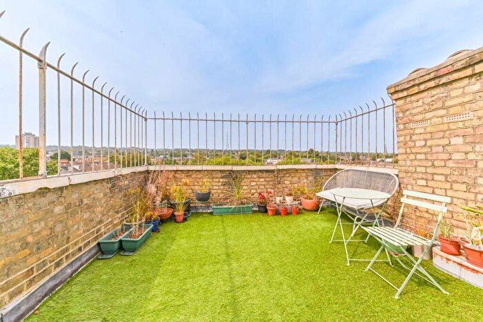 2 Bedroom Flat For Sale In Croydon Road, Penge, London, SE20