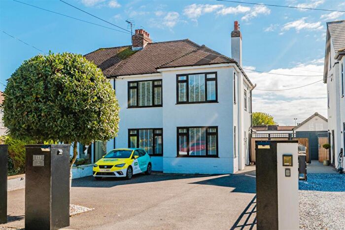 3 Bedroom Semi-Detached House For Sale In Port Road East, Barry, CF62
