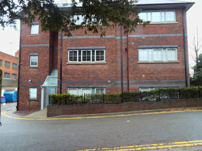 2 Bedroom Flat To Rent In Waterford Way, Wokingham, RG40