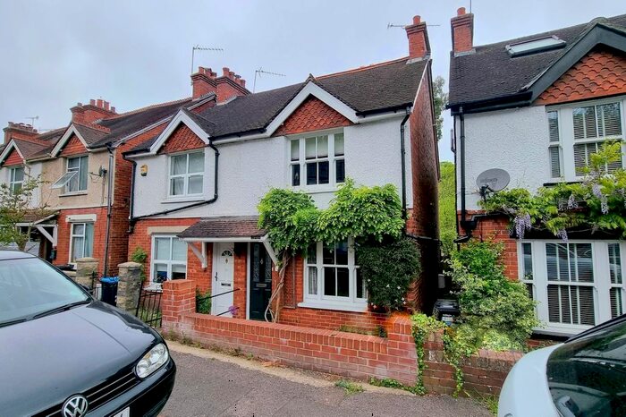 2 Bedroom Property To Rent In Croydon Road, Caterham, CR3