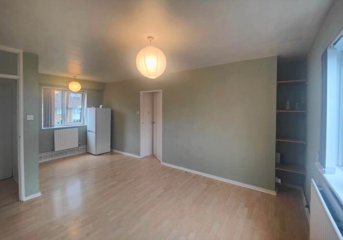 1 Bedroom Flat To Rent In Southgate House, The Drive Walthamstow, E17