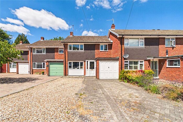 3 Bedroom Terraced House For Sale In North View Road, Tadley, Hampshire, RG26