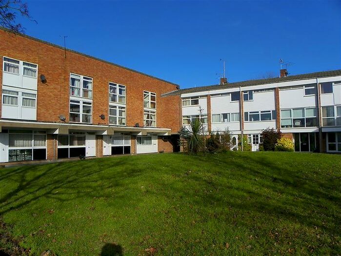 Apartment To Rent In Colleton Drive, Twyford, Reading, Berkshire, RG10