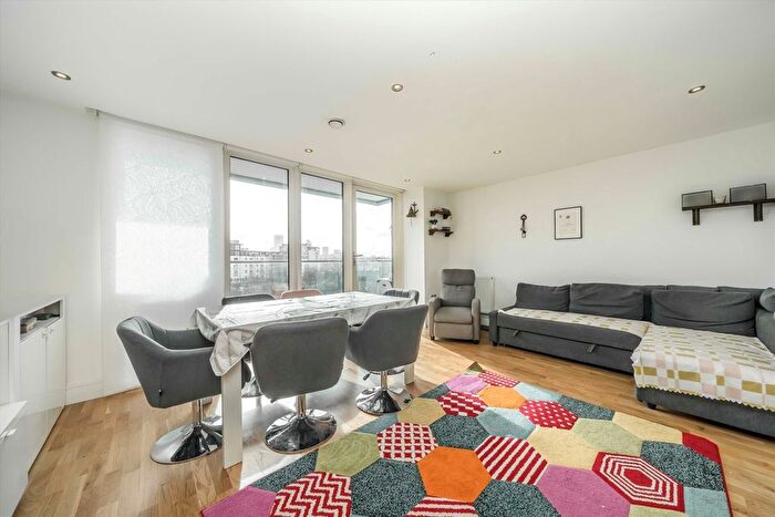 3 Bedroom Flat To Rent In Seager Place, Deptford, SE8