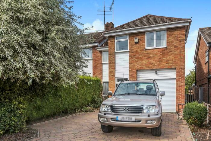 4 Bedroom Semi-Detached House To Rent In Chesham, Buckinghamshire, HP5