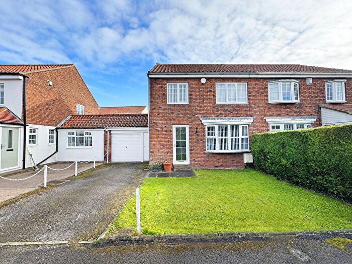3 Bedroom Semi-Detached House For Sale In Greenlea, Hartlepool, TS27