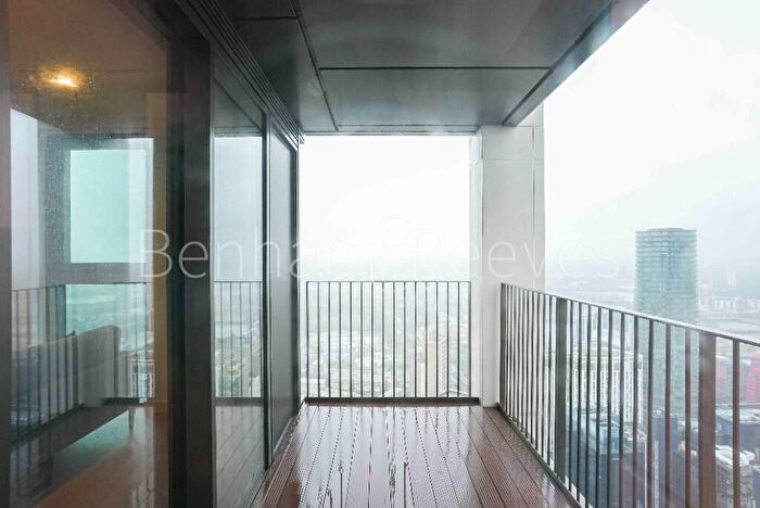 2 Bedroom Apartment To Rent In One Thames Quay, Canary Wharf, E14