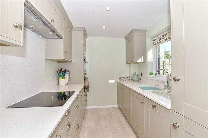3 Bedroom Semi-detached House For Sale In Lucks Way, Marden, Kent, TN12