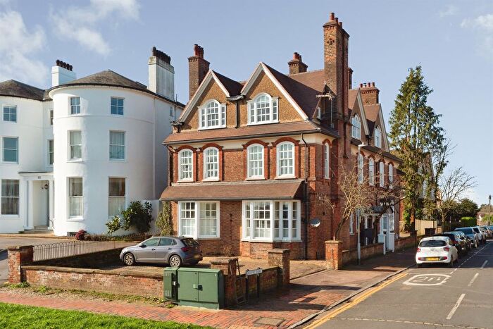 2 Bedroom Flat For Sale In Boyne Park, Tunbridge Wells, TN4