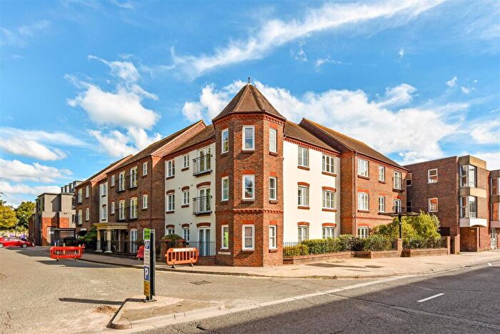 2 Bedroom Retirement Property For Sale In Deanery Close, Chichester, PO19