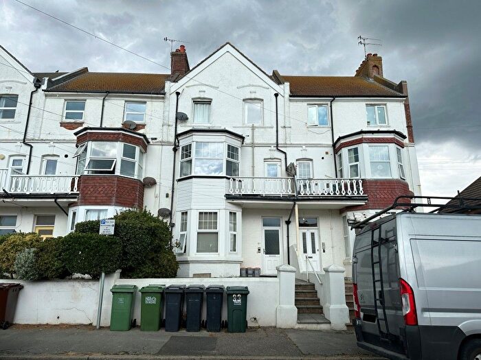 3 Bedroom Flat For Sale In Flat, Cantelupe Road, Bexhill-On-Sea, East Sussex, TN40