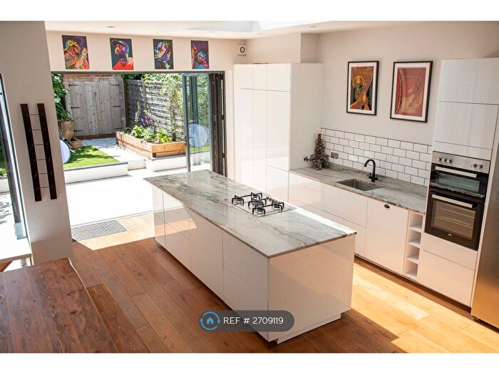 3 Bedroom Terraced House To Rent In North Finchley, North Finchley, N12