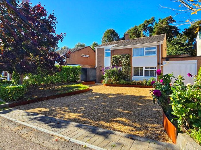 4 Bedroom Detached House For Sale In Lea Road, Ampthill, Bedfordshire, MK45