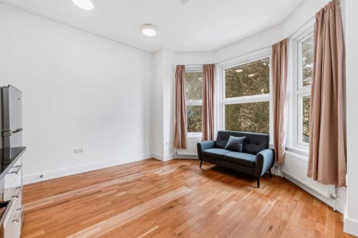 1 Bedroom Flat To Rent In Madeley Road, London, W5