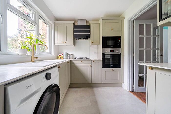 2 Bedroom Flat For Sale In Castlebar Mews, Ealing, London, W5