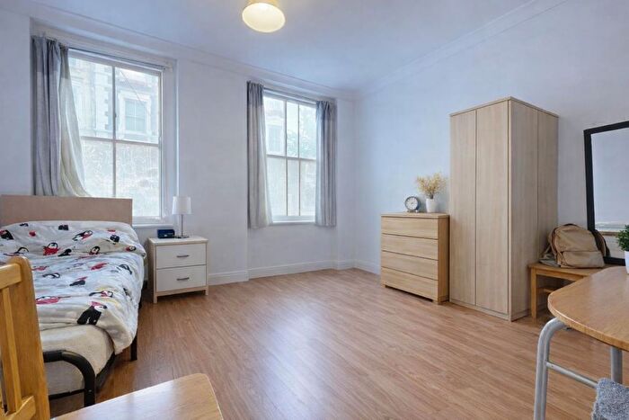 1 Bedroom Flat For Sale In Hogarth Place, Earls Court, SW5