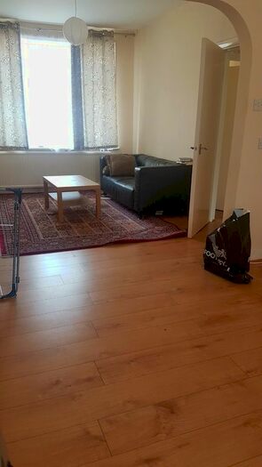 3 Bedroom Flat To Rent In Links Road, Tooting, SW17