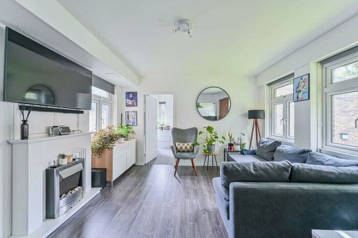 1 Bedroom Flat To Rent In Wyndham Road, London, SE5