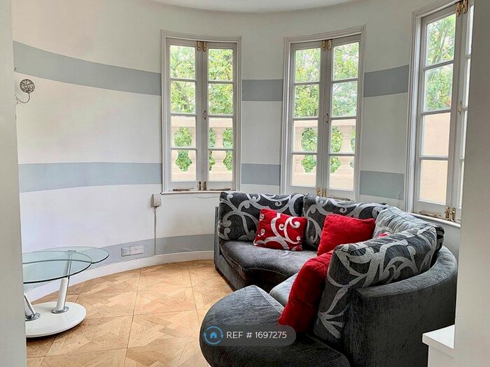1 Bedroom Flat To Rent In Royal Crescent, London, W11