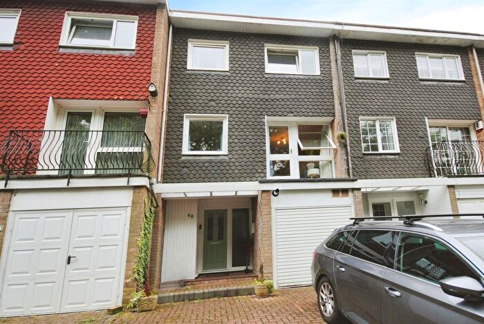 3 Bedroom Terraced House For Sale In Margeholes, Watford, WD19