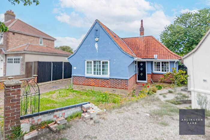 3 Bedroom Bungalow For Sale In Glenmore Gardens, Norwich, NR3
