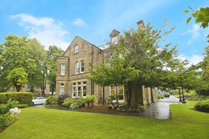 4 Bedroom Property For Sale In Lismore Road, Buxton, Derbyshire, SK17