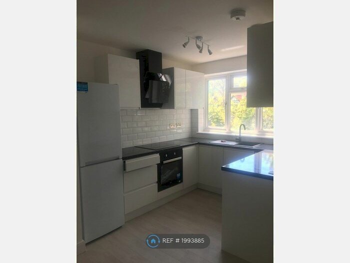 2 Bedroom Maisonette To Rent In Torrington Park Road, London, N12