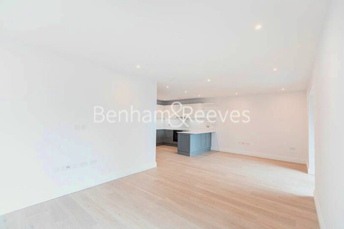 2 Bedroom Flat To Rent In Filmworks Walk, Ealing, W5