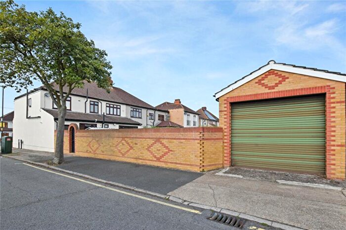 5 Bedroom Semi-Detached House For Sale In Brampton Road, Bexleyheath, DA7