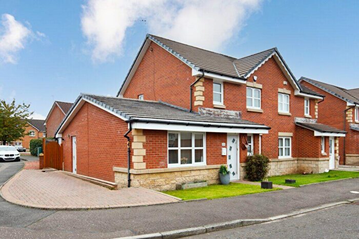 3 Bedroom Semi-detached Villa For Sale In Levernbridge Road, Glasgow, G53