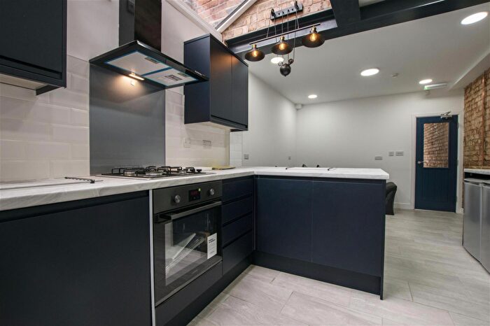 6 Bedroom House To Rent In Rookery Road, Selly Oak, Birmingham, B29