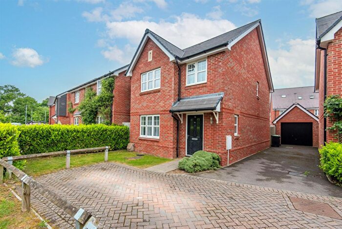 4 Bedroom Detached House For Sale In Gladiolus Grove, Worthing, BN13