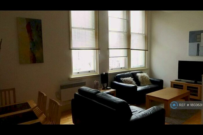 2 Bedroom Flat To Rent In Tower Building, Liverpool, L3