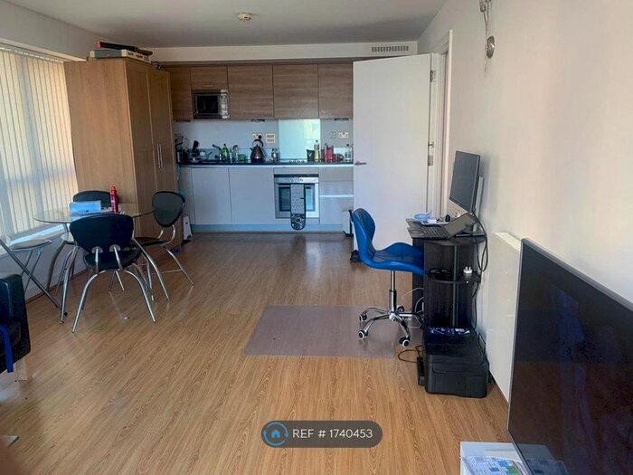 2 Bedroom Flat To Rent In West Parkside, London, SE10