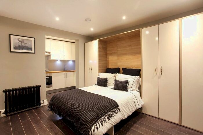 Studio To Rent In Warwick Avenue, Little Venice, London, W9