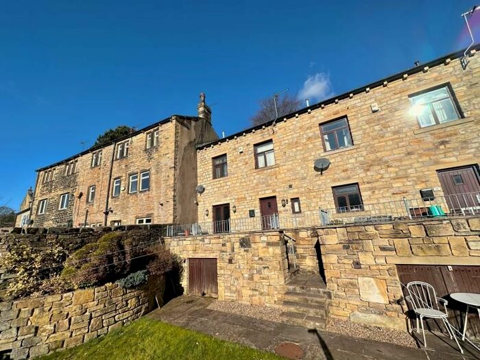 2 Bedroom Town House To Rent In Woodhead Road, Holmfirth, HD9