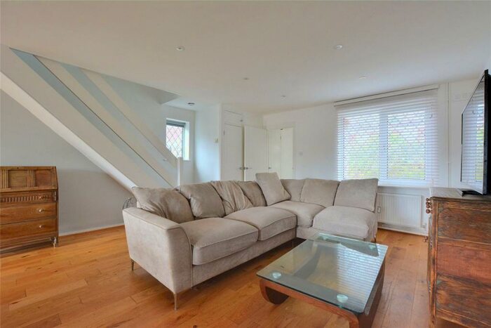 3 Bedroom End Of Terrace House To Rent In Quaggy Walk, London, SE3