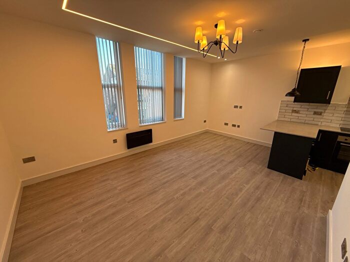 2 Bedroom Flat To Rent In Barlow Moor Road, Manchester, M21