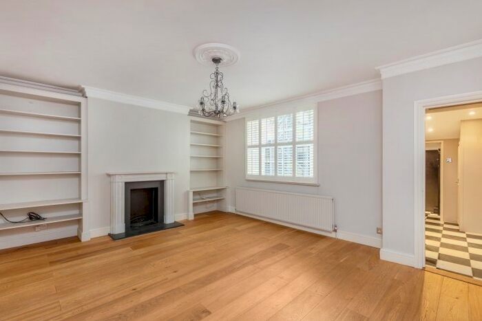 1 Bedroom Flat To Rent In Royal Crescent, London, W11