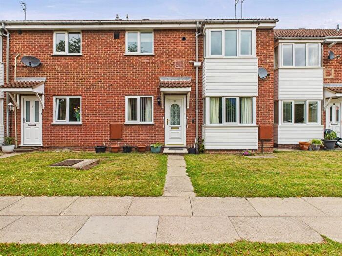 2 Bedroom Flat For Sale In Hourne Court, Hessle, HU13