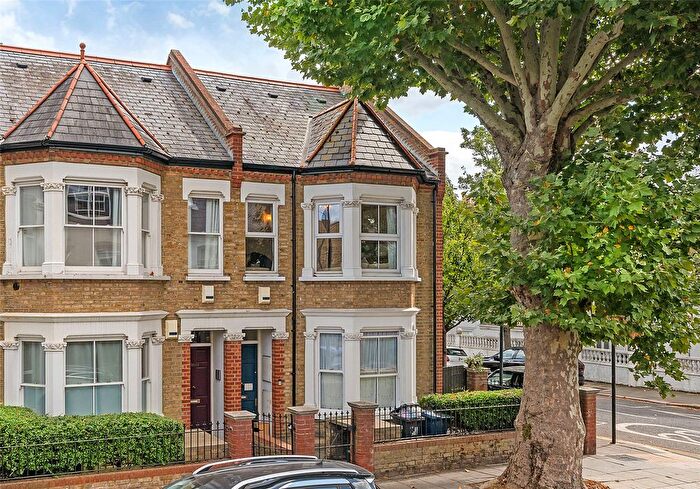 2 Bedroom Flat For Sale In Acton Lane, London, W4